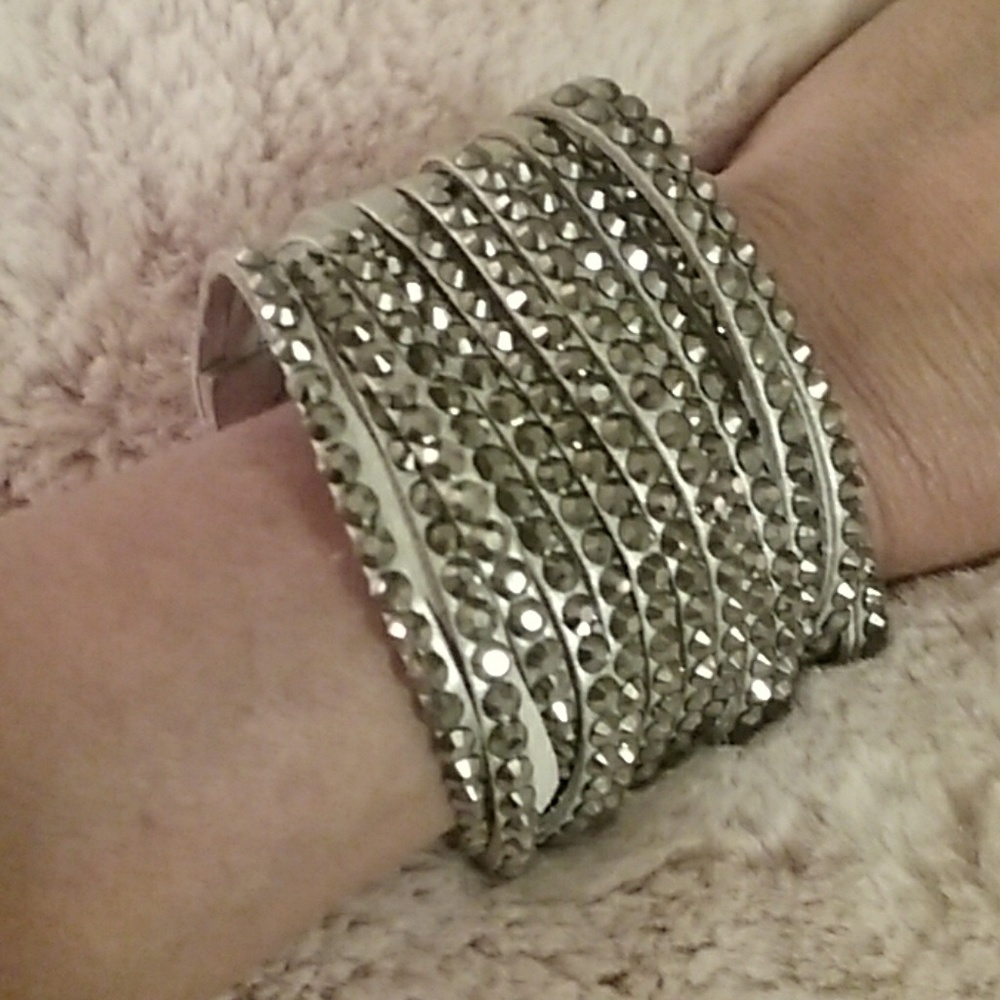 Edgy leather bracelet